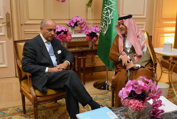 الأمير سعود الفيصل يلتقي وزير الخارجية الفرنسي