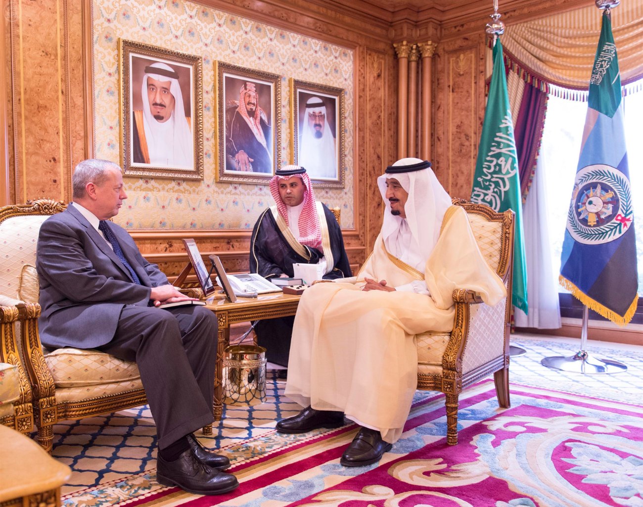 ولي العهد يستقبل منسق التحالف ضد داعش