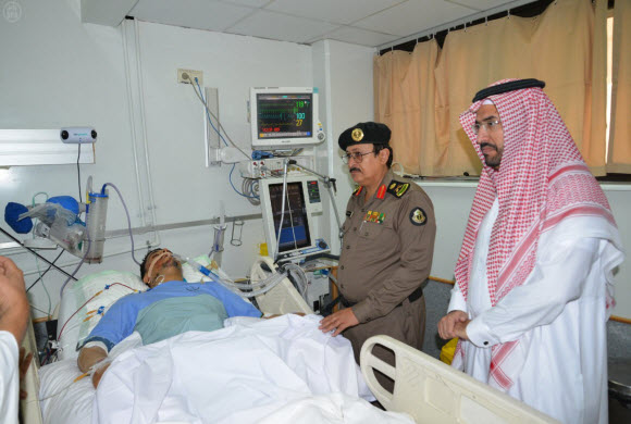مدير شرطة الباحة يطمئن على صحة الجندي الشمراني
