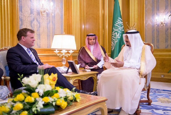 ولي العهد يستقبل وزير الخارجية الكندي
