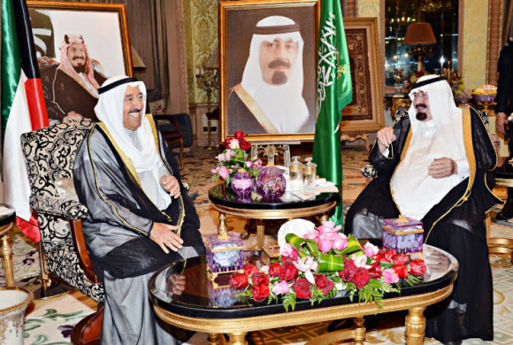الملك يستقبل أمير الكويت: تفاصيل