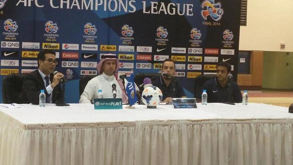 ريجيكامف يرتدي الزي السعودي في المؤتمر