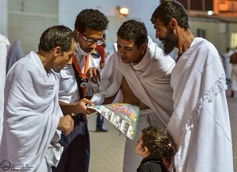 الكشافة ترشد الحجاج التائهين بعرفات