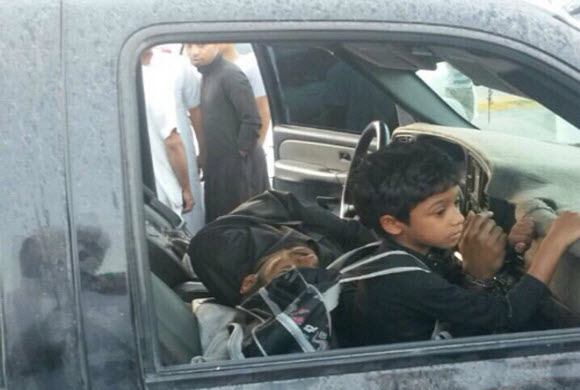 كذب قصة الرجل والطفل المكبلين بالأحساء