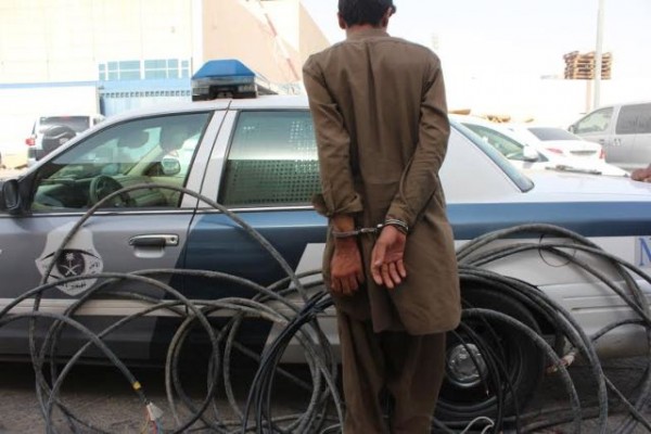 الرياض: الإطاحة بسارق الكيابل النحاسية