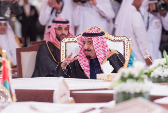 ولي العهد يغادر قطر: تفاصيل الرحلة