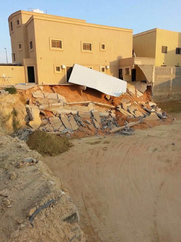 انهيار سور منزل بعنيزة: الدفاع المدني يتدخل