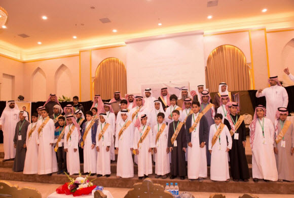 محافظ القطيف يكرم 206 طالب متفوق