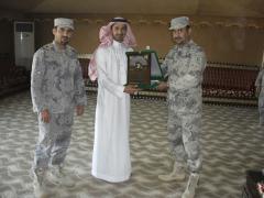 حرس الحدود يكرم رئيس بلدية العقير بالأحساء