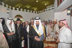 أمير عسير يزور جناح مكة في ملتقى التراث