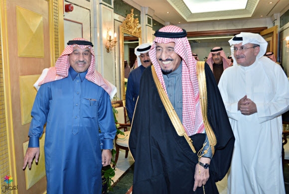 ولي العهد يطمئن على صحة خادم الحرمين