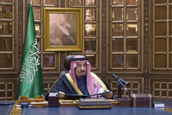خادم الحرمين يجري اتصالاً هاتفيًا