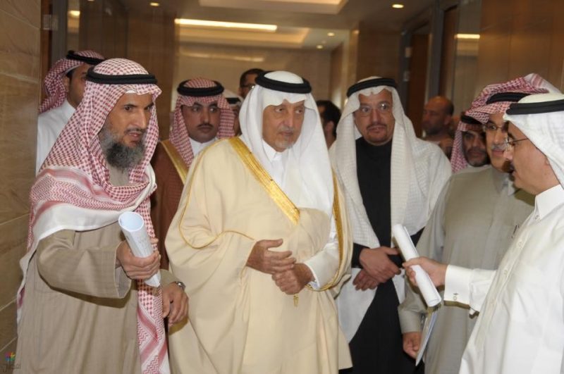 الأمير خالد الفيصل يتفقد وزارة التربية