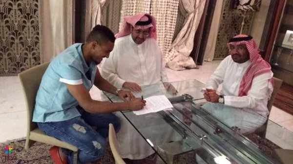 تجديد عقد القرني: 4 مواسم مع الاتحاد