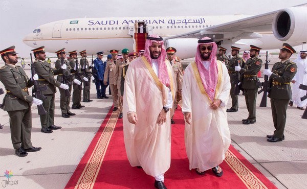 وزير الدفاع يصل الإمارات: تفاصيل الزيارة