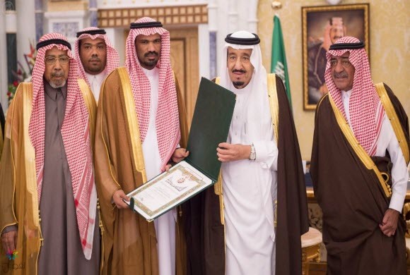 الملك يستقبل القنصل السعودي في عدن
