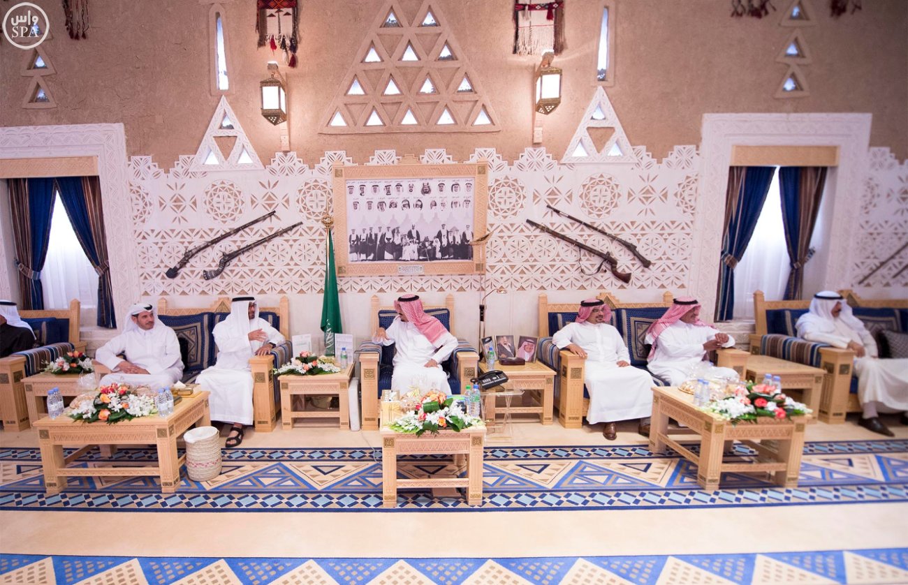 خادم الحرمين يستقبل مسؤولين بدول الخليج