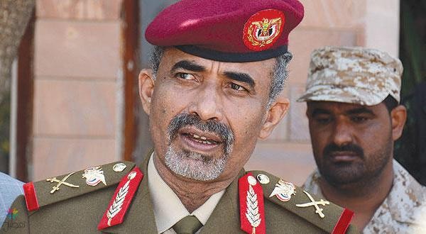 وزير الدفاع اليمني يفر من الحوثيين