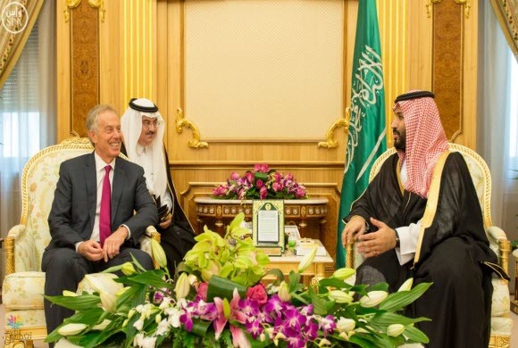 وزير الدفاع يبحث مع توني بلير الأوضاع