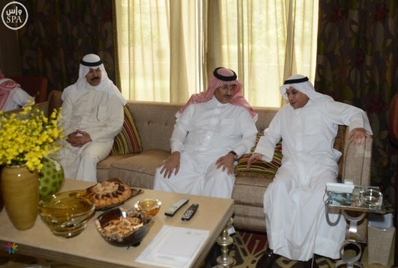 ولي ولي العهد يلتقي وزيري الكويت