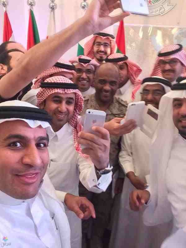 صور: سيلفي مع العميد العسيري في عاصفة الحزم