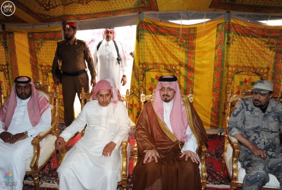 تعازي أمير عسير لأسرة الشهيد القحطاني