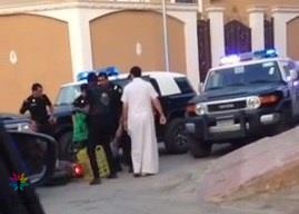 القبض على سائق دراجة نارية بالرياض - فيديو