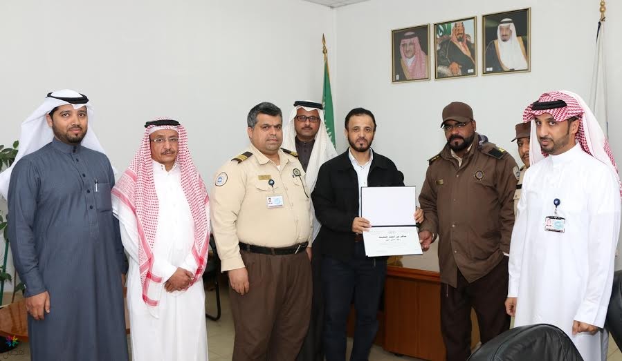 تكريم رجل أمن: تحلية المياه تنقذ الخبر!