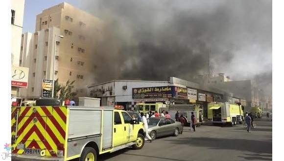 حريق مستودع جدة: 10 فرق إطفاء تكافح النيران