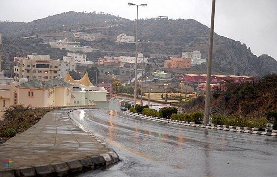 الباحة: تحذير من سحب رعدية ممطرة