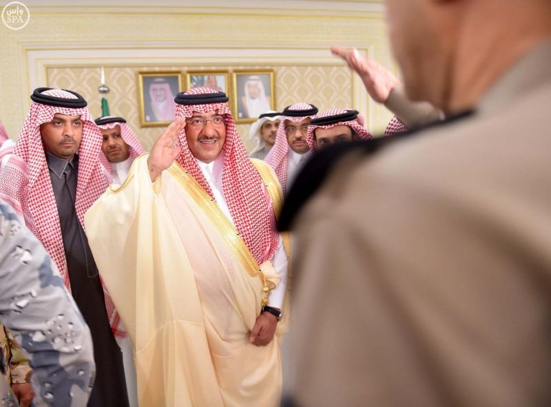 ولي العهد يستقبل الأمراء والمسؤولين