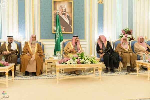 استقبال خادم الحرمين للأمراء والمواطنين