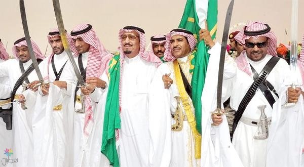 العرضة السعودية: الملك سلمان يشرف حفلًا