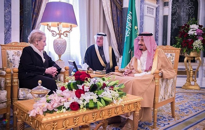 خادم الحرمين يستقبل مادلين اولبرايت - تفاصيل اللقاء