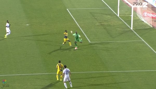 التعاون يهزم الهلال: أول فوز تاريخي