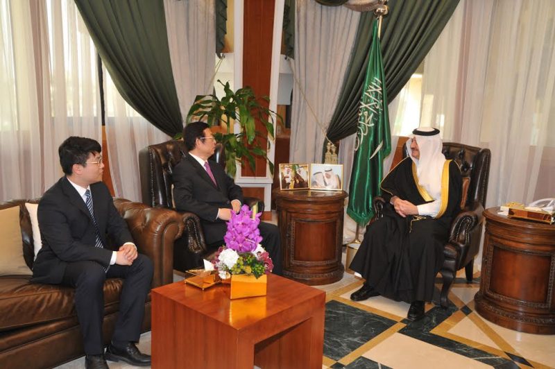 الأمير سعود بن نايف يستقبل السفير الصيني
