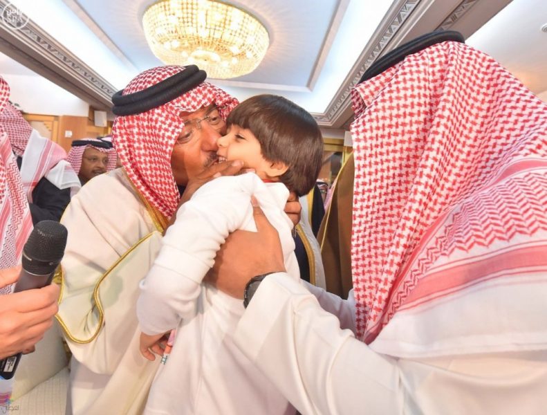 صور ولي العهد مع الشهداء | تواصل