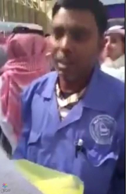 فيديو عامل نظافة يثير جدلاً