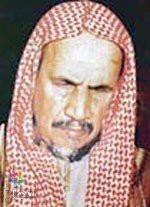 الشيخ ابن باز يعاتب مذيع - فيديو نادر