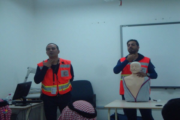 الهلال الأحمر بالجوف يحاضر بثانوية الأمير فهد