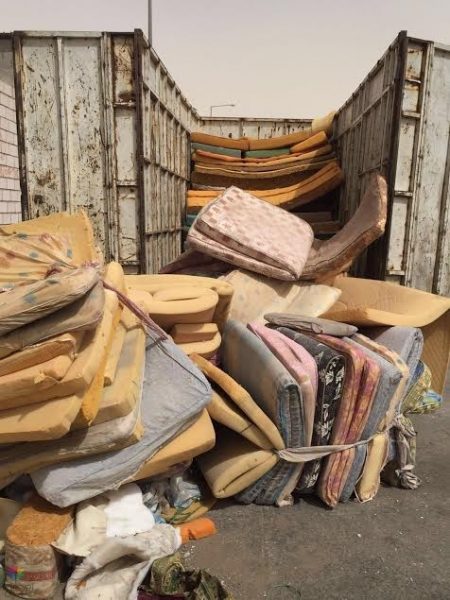 ضبط أكثر من 3 آلاف طن من الاسفنج الملوث في 7 مستودعات بالرياض