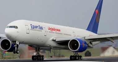 اختطاف طائرة مصرية: تفاصيل وتحويل مسارها