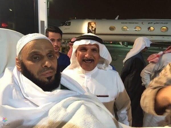 الشيخ عائض القرني يصل الرياض - صور