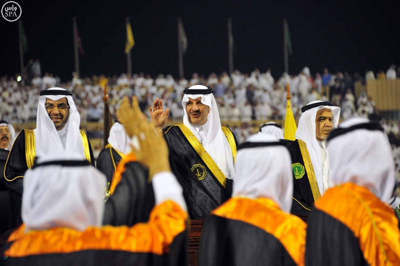 صور: أمير الشرقية يرعى تخريج جامعة الملك فهد