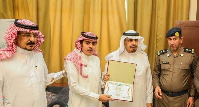 ولي العهد يمنح مواطنين نوط الإنقاذ