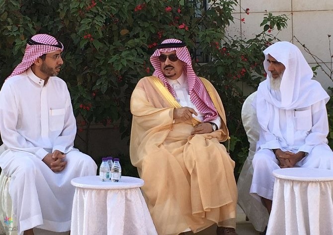 تعزية أمير الرياض في وفاة د. عثيمين