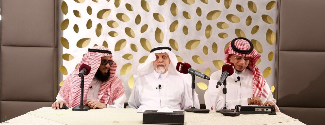 مكفوفون يعبرون عن حب الوطن