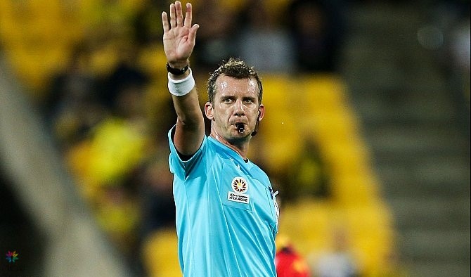 بيتر جرين: حكم لمباراة الهلال وتراكتور