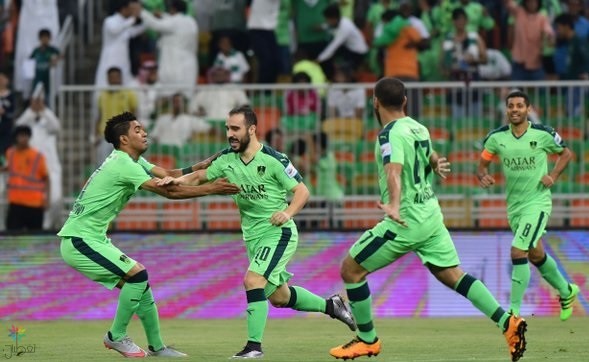 الأهلي يستعيد الصدارة: رباعية في مرمى الاتحاد