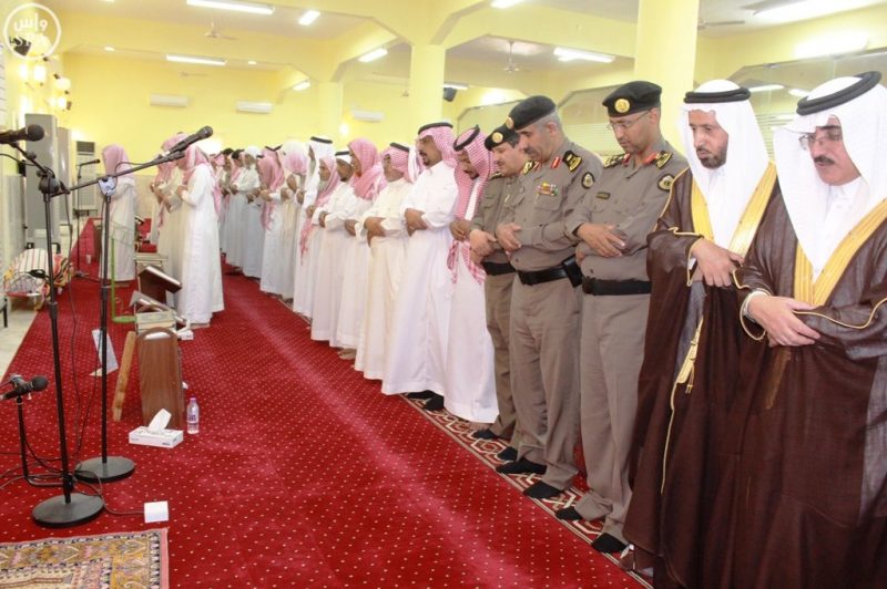 وكيل محافظة محايل يؤدي صلاة الميت | خبر عاجل